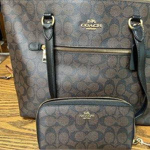 Coach tote with Wallet